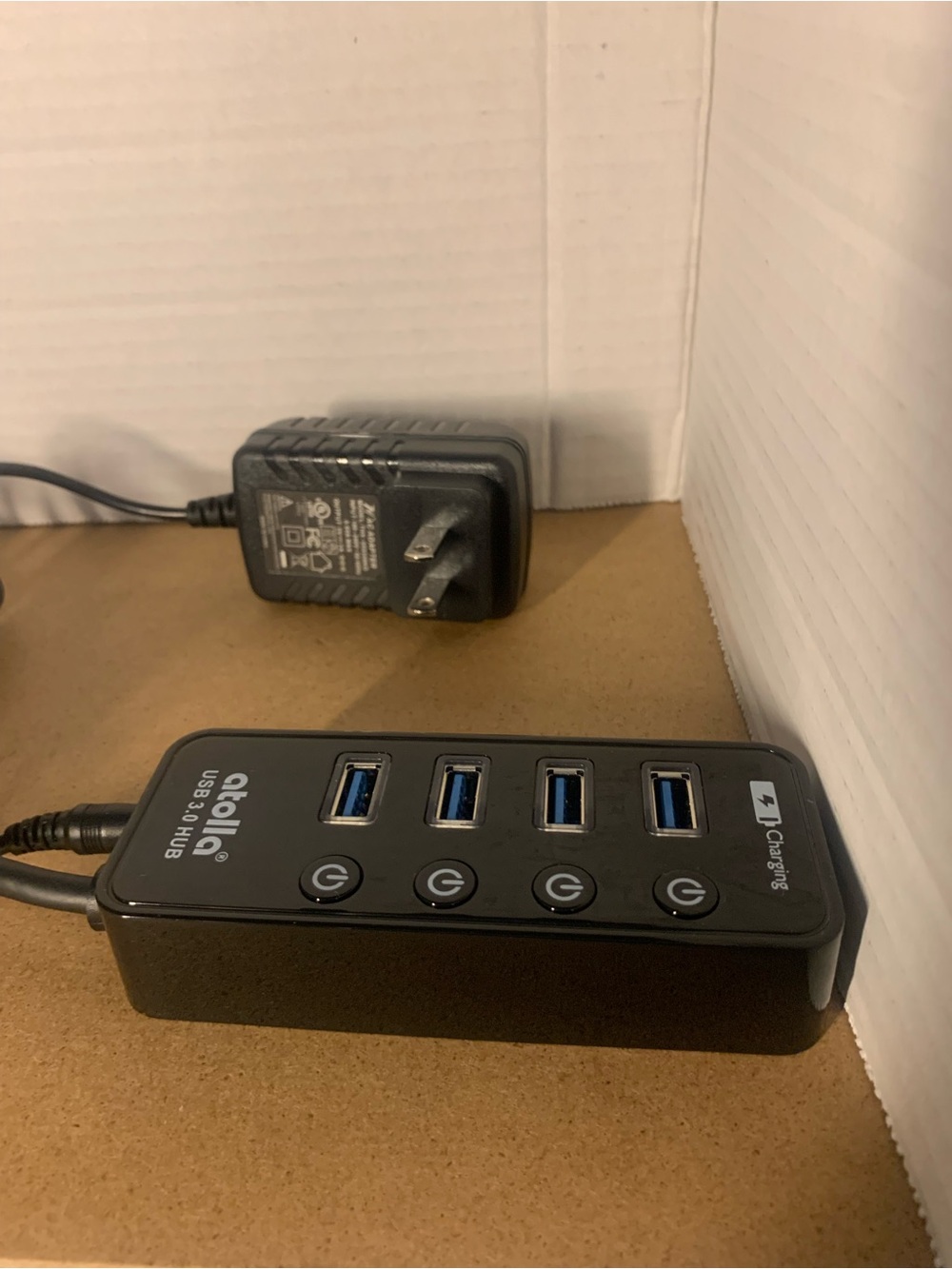 4-Port USB 3.0 Hub with 4 Data Ports, 1 Smart Charging Port, Individual On/Of...